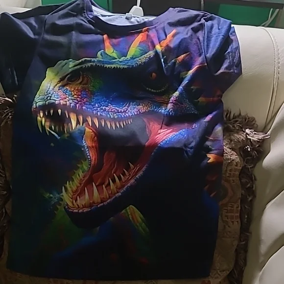 BOYS T-SHIRT. - Picture 2 of 2